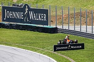 Vandoorne geeft op na aanrijding bij de start: "Kon geen kant op"
