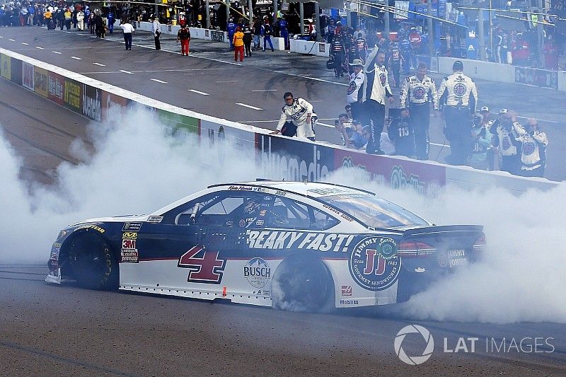 Kevin Harvick, Stewart-Haas Racing, Ford Fusion Jimmy John's celebrates his win with a burnout