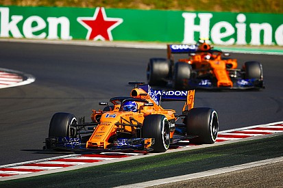 Alonsónak sürgősen dönteni kell a jövőjéről: IndyCar vagy F1?