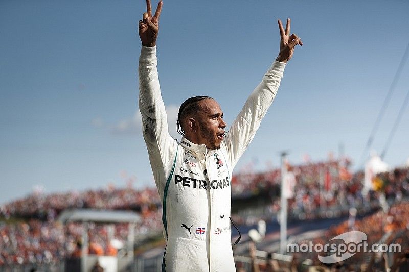 Ganador de la carrera Lewis Hamilton, Mercedes AMG F1