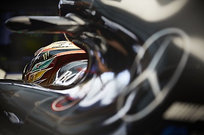 Hamilton è in vacanza: "Ci sarà anche la McLaren nella lotta per il titolo"