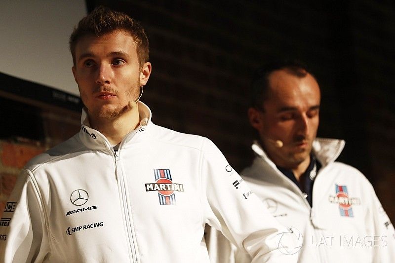 Sergey Sirotkin, Robert Kubica, Williams sul palco durante la presentazione della FW41