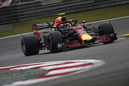 Verstappen, Vettel'e çarptı, ceza aldı!
