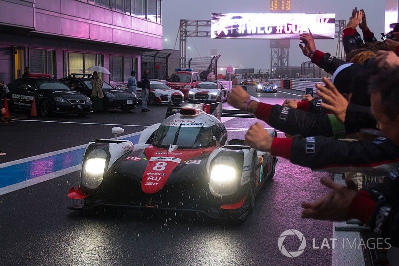 I vincitori della gara #8 Toyota Gazoo Racing Toyota TS050 Hybrid: Anthony Davidson, Sébastien Buemi