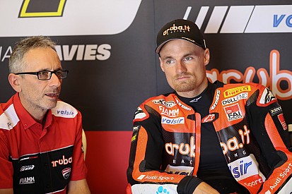 Chaz Davies si infortuna alla clavicola destra allenandosi con un Motard