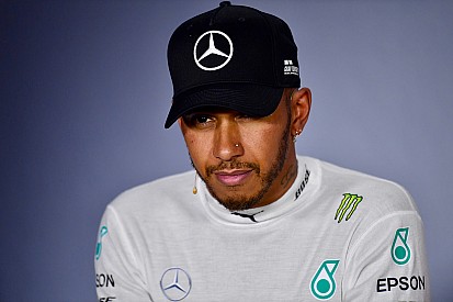 Ecclestone ne reconnaît plus Hamilton, Wolff en rigole