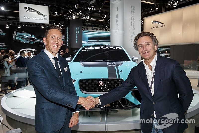 Alejandro Agag sulla Jaguar dell’I-PACE eTrophy