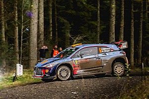 Gran Bretagna, PS18: Mikkelsen vince e mette nel mirino Ogier
