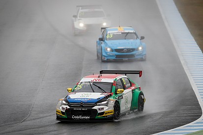 Motegi WTCC: Chilton wins Race 1 as title contenders struggle