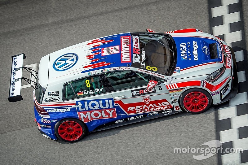 Luca Engstler guida la tripletta Volkswagen in qualifica a Sepang