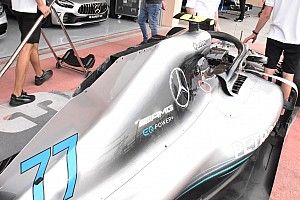 Mercedes: aperto il camino sulla pinna del cofano della W09