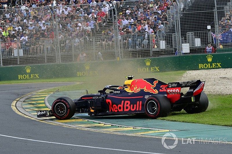 Max Verstappen, Red Bull Racing RB14 spins