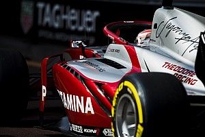 Де Врис выиграл субботнюю гонку Формулы 2