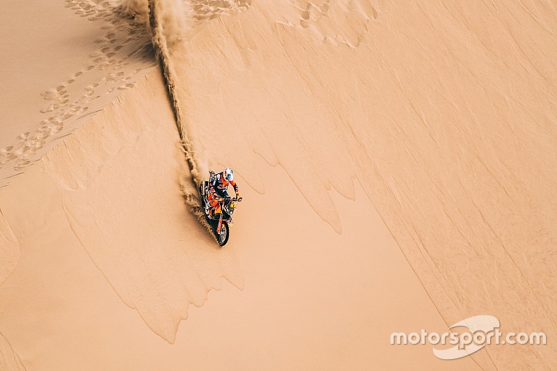 El campeón del Dakar, fuera de carrera