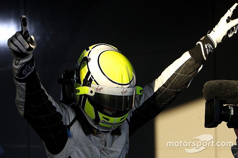 Le vainqueur Jenson Button, Brawn Grand Prix dans le parc fermé