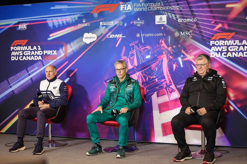 Franz Tost, director del equipo Scuderia AlphaTauri, Mike Krack, director del equipo Aston Martin F1, Otmar Szafnauer, director del equipo Alpine F1, en la conferencia de prensa de los directores de equipo