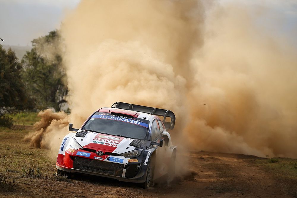 Safari Rallisi: Rovanpera arayı açtı, Neuville sorun yaşadı