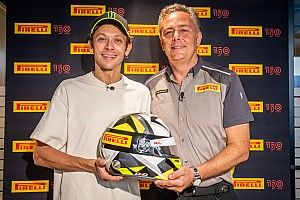 GTWC | Pirelli Serahkan Helm Spesial untuk Valentino Rossi