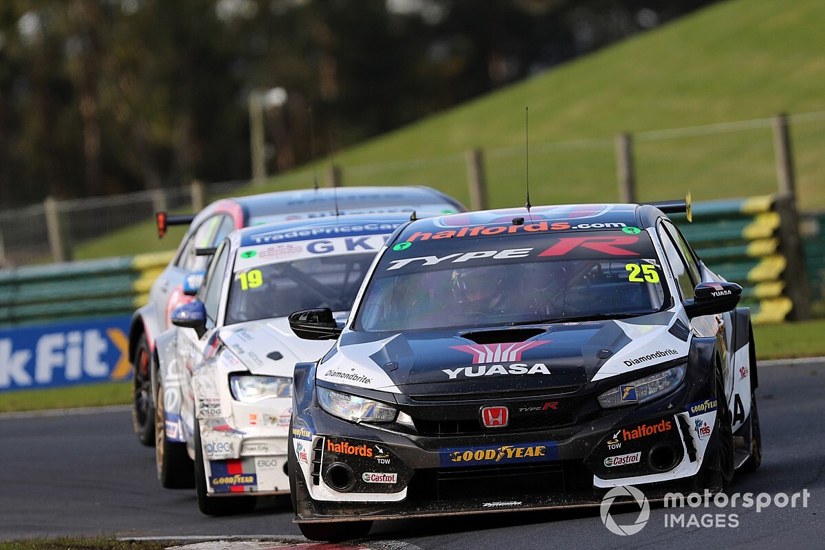 Croft BTCC: Neal bumps past Cook to win thriller
