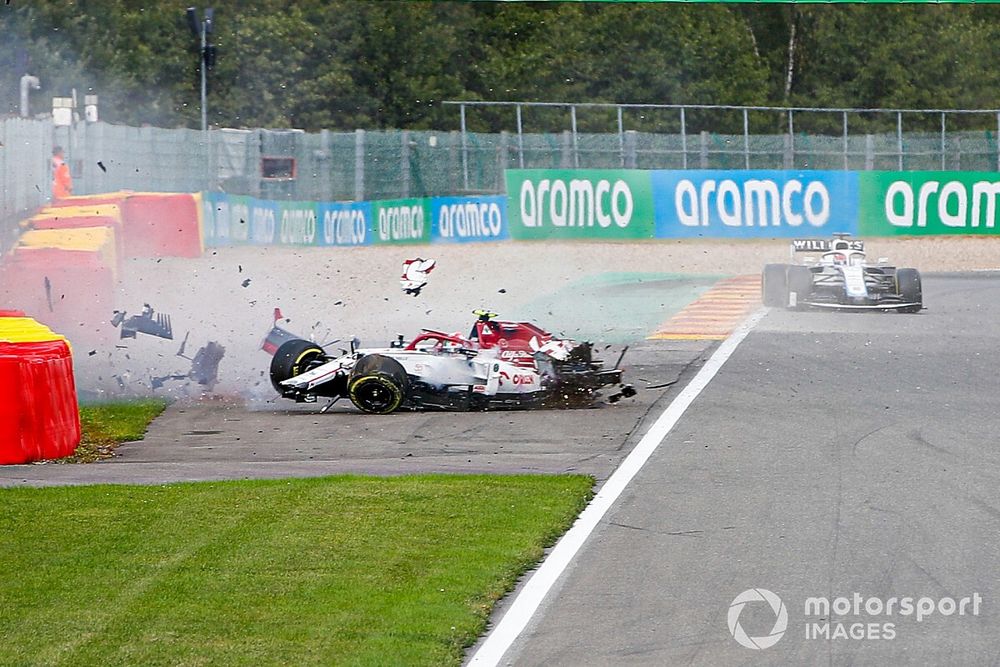 Antonio Giovinazzi, Alfa Romeo Racing C39 collides with the barrier and his loose tyre hits the car of George Russell, Williams FW43