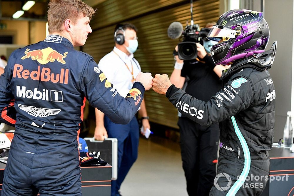 Max Verstappen, Red Bull Racing ve Pole sahibi Lewis Hamilton, Mercedes-AMG F1