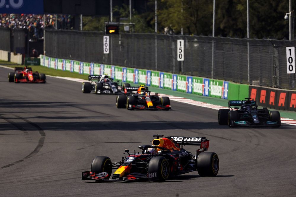 Hamilton: idén a Red Bull autója a leggyorsabb