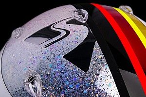 Vettel csillogó sisakja az évadzáró F1-es nagydíjra