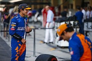 Sainz és Norris látványos gokartos kergetőzése (videó)