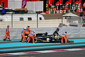 Videón, ahogy Ricciardo motorja látványos módon elszáll