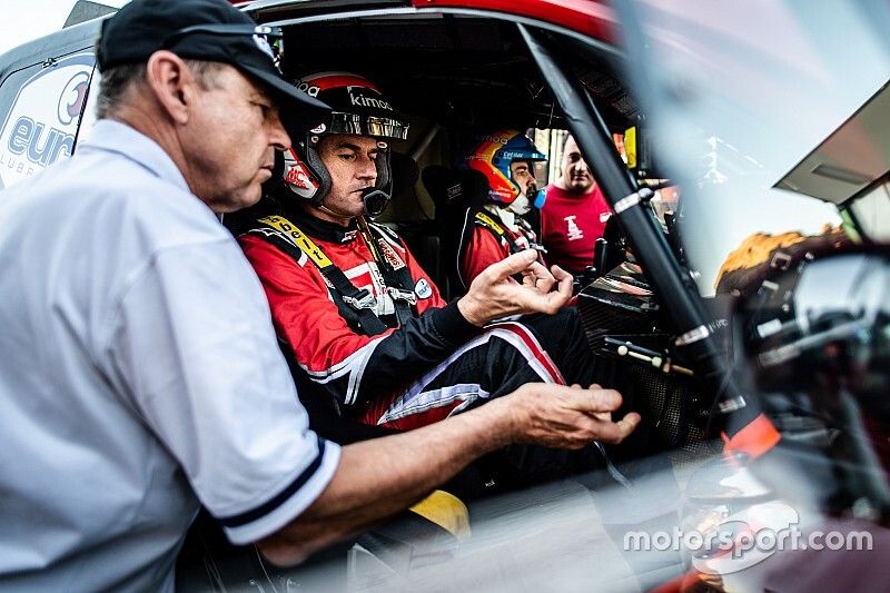 Los consejos de las 'leyendas' del Dakar para Alonso