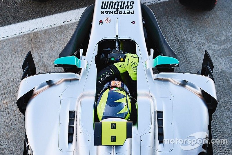 Rossi 4 keréken folytatná, Bottasszal is cserélne