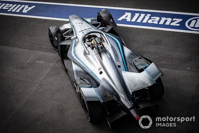 Stoffel Vandoorne, Mercedes Benz EQ, EQ Silver Arrow 01, esce dalla pit lane