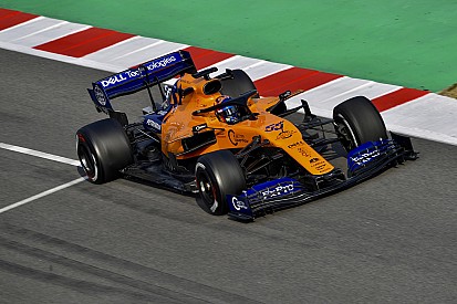 Sainz mantém tempo da manhã e lidera dia; Ferrari não marca tempo