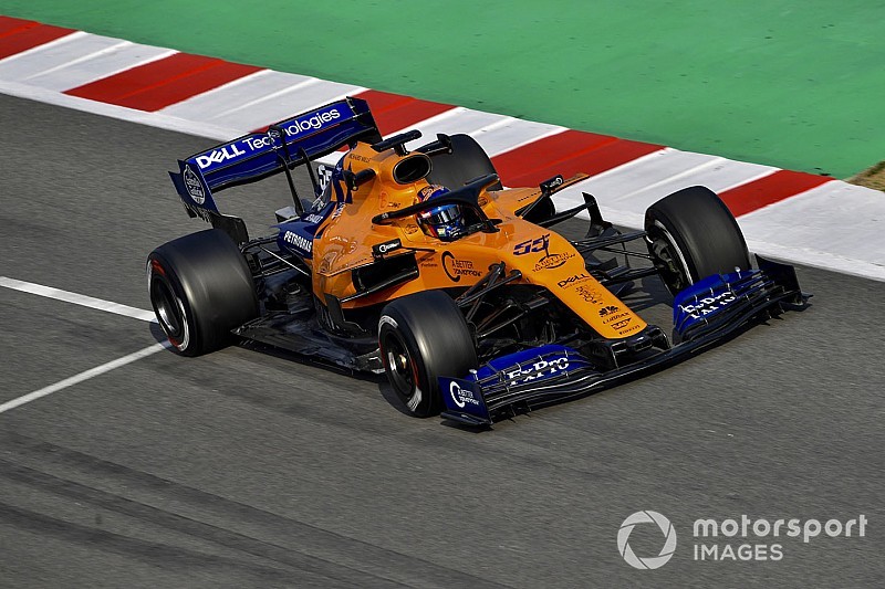 Sainz mantém tempo da manhã e lidera dia; Ferrari não marca tempo