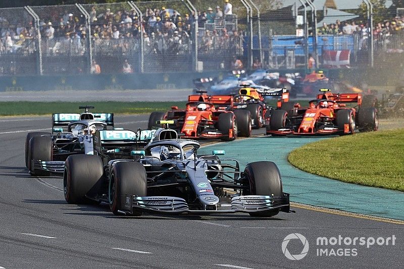 Valtteri Bottas, Mercedes AMG W10, leads Lewis Hamilton, Mercedes AMG F1 W10, Sebastian Vettel, Ferrari SF90, Charles Leclerc, Ferrari SF90, Max Verstappen, Red Bull Racing RB15, and the rest of the field at the start