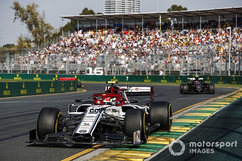 Giovinazzi kampte met beschadigde vloer en voorvleugel