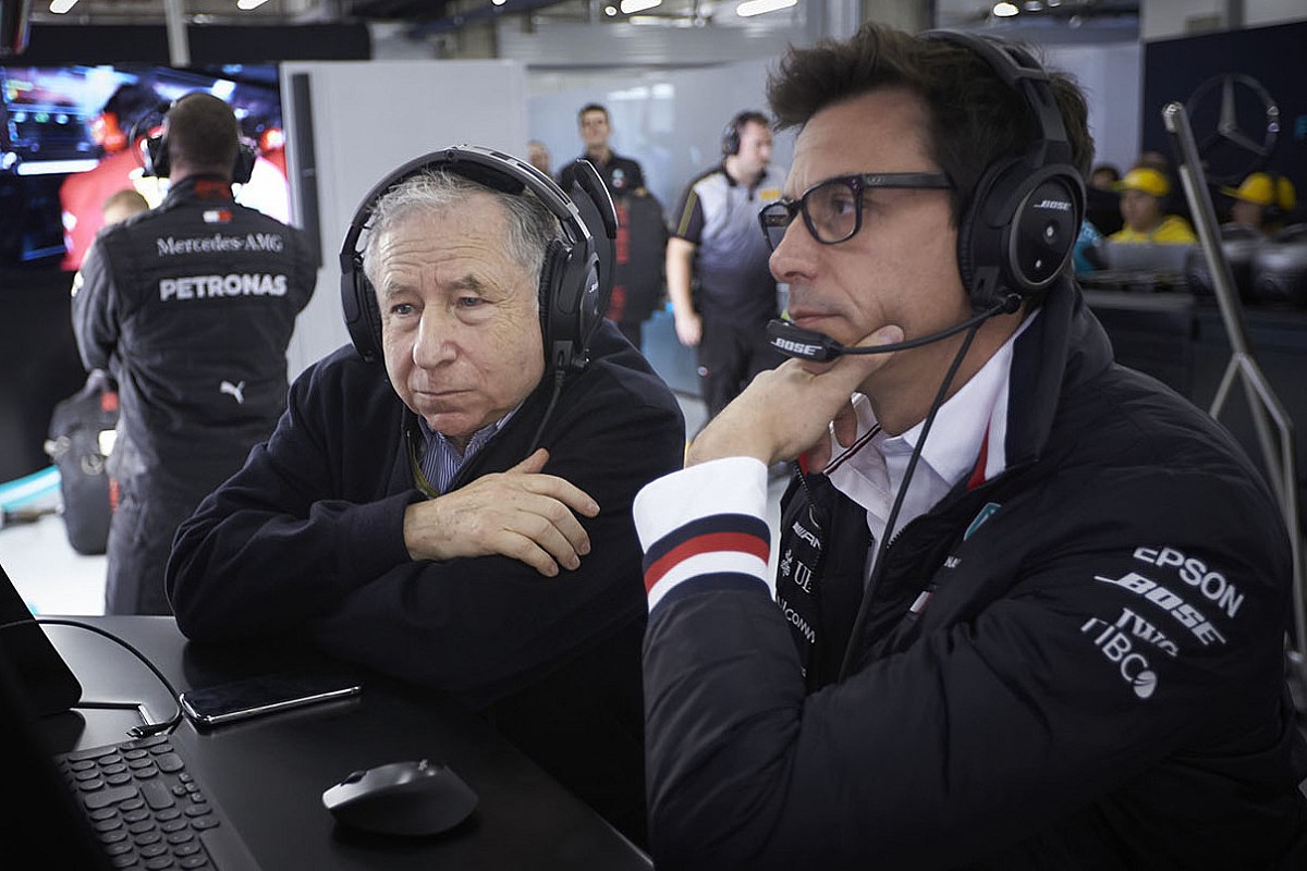 Президент FIA выступил в защиту судей, оштрафовавших Феттеля в Канаде