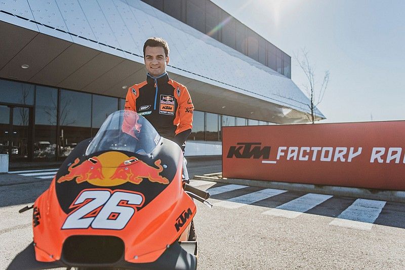 Pol Espargaró: "Pedrosa nos ayuda mucho a pesar de no poder pilotar"
