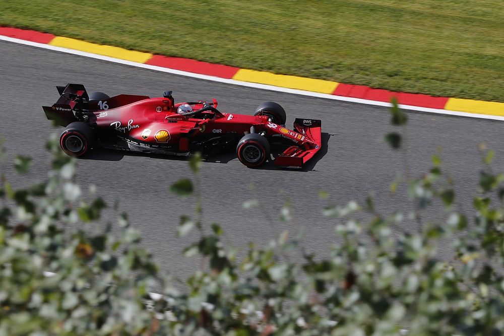 Ferrari wisselt chassis Leclerc na crash in tweede training op Spa