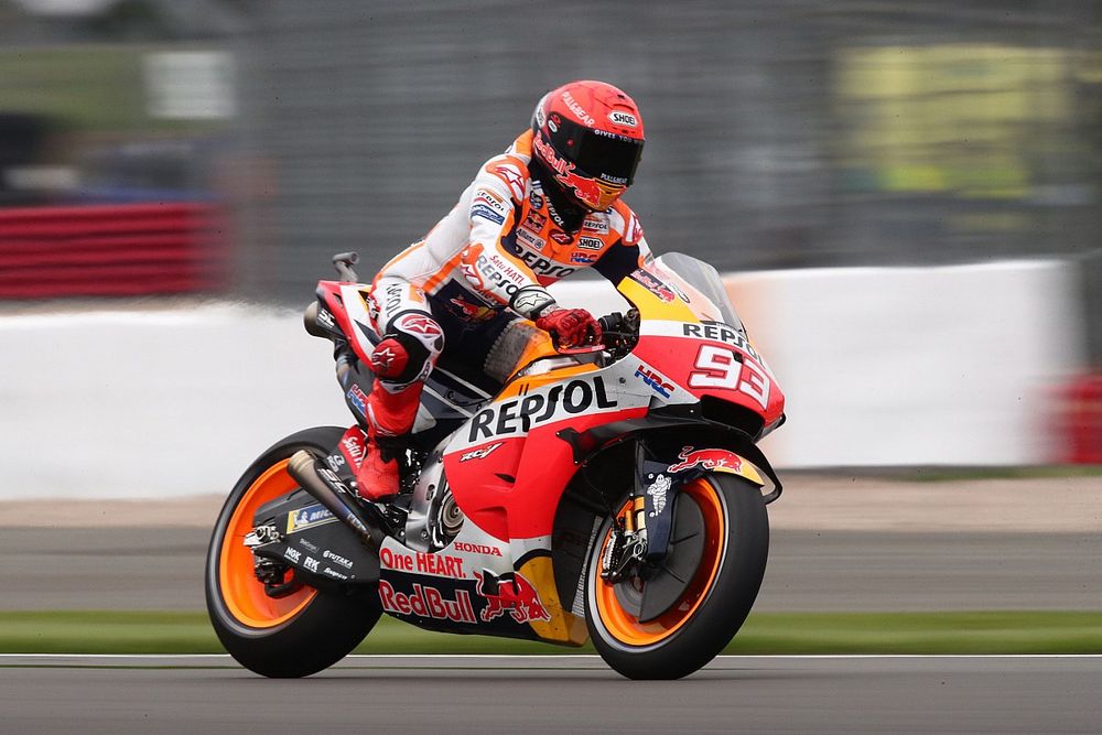 Marquez voor behandeling naar ziekenhuis na zware crash