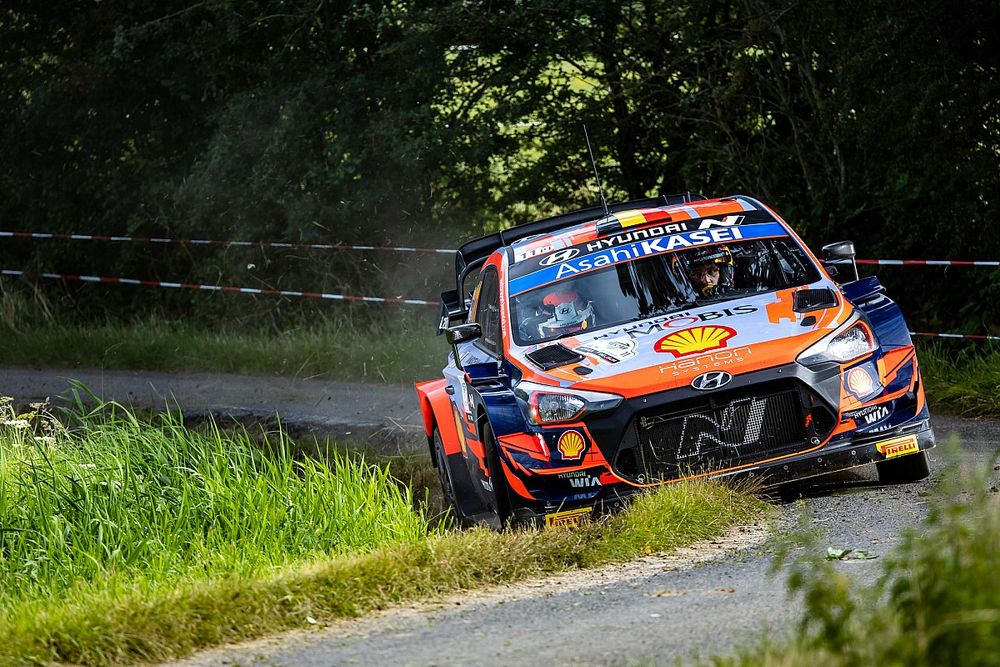 WRC Belgium: Neuville edges team-mate Breen after first loop