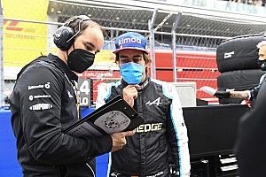 Alonso: Elképesztő, hogy Hamilton minden harmadik versenyét megnyerte