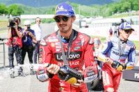 Un Bagnaia inquebrantable se lleva la sprint en Mugello por delante de Márquez