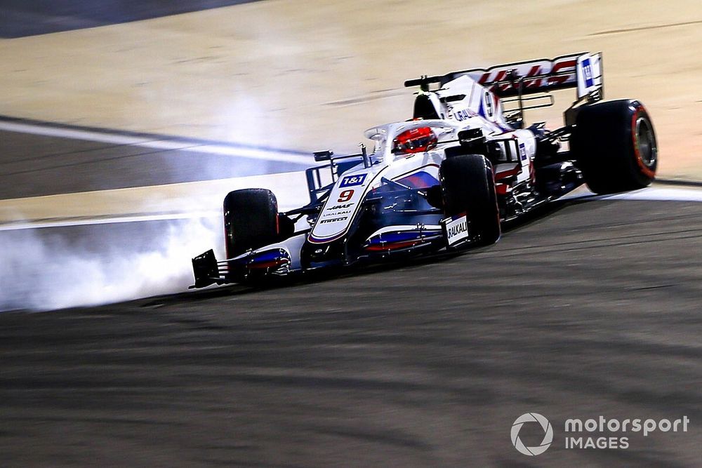 Nikita Mazepin, Haas VF-21, spins in Q1