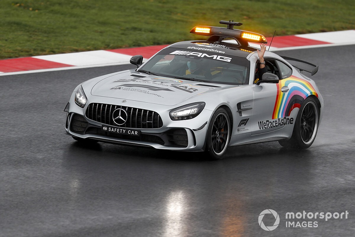 Aston Martin Bakal Dampingi Mercedes Sediakan Safety Car F1 2021