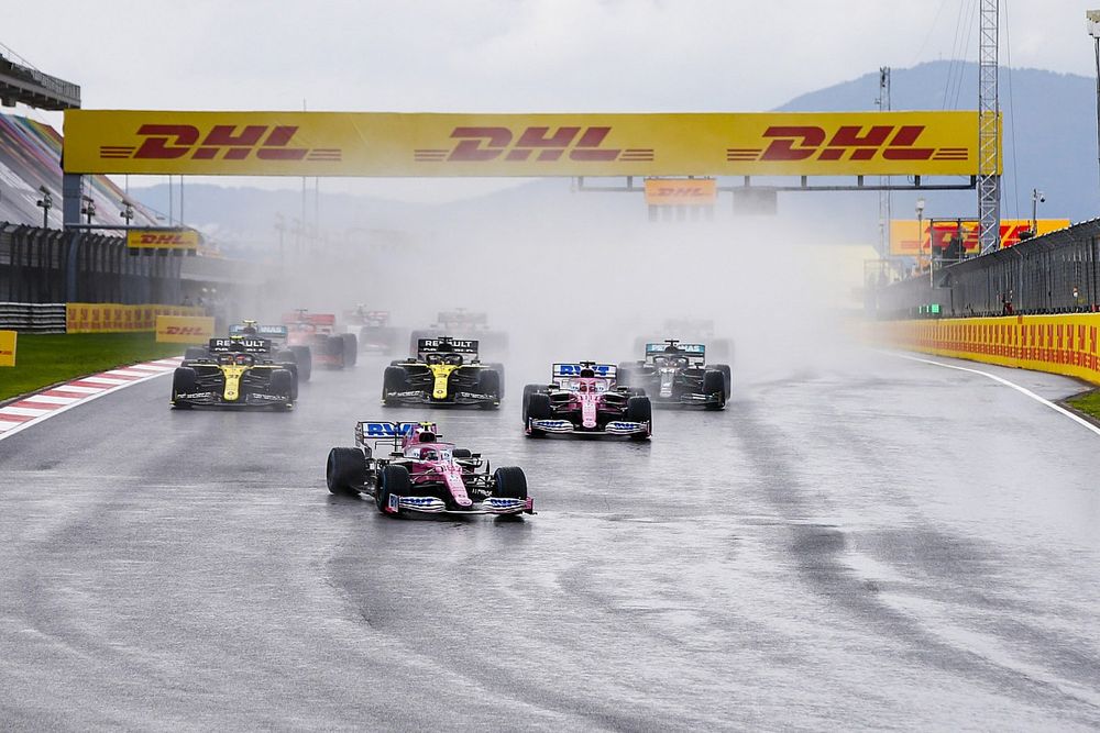 Lance Stroll, Racing Point RP20, Sergio Perez, Racing Point RP20, Daniel Ricciardo, Renault F1 Team R.S.20, Esteban Ocon, Renault F1 Team R.S.20, Lewis Hamilton, Mercedes F1 W11, et le reste des monoplaces au départ