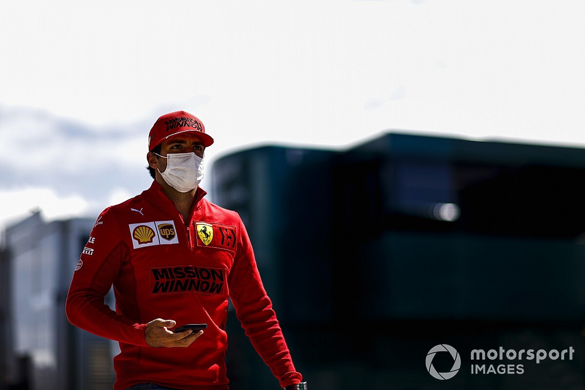 Sainz arra számít, hogy fejlesztések érkeznek a Ferrarihoz