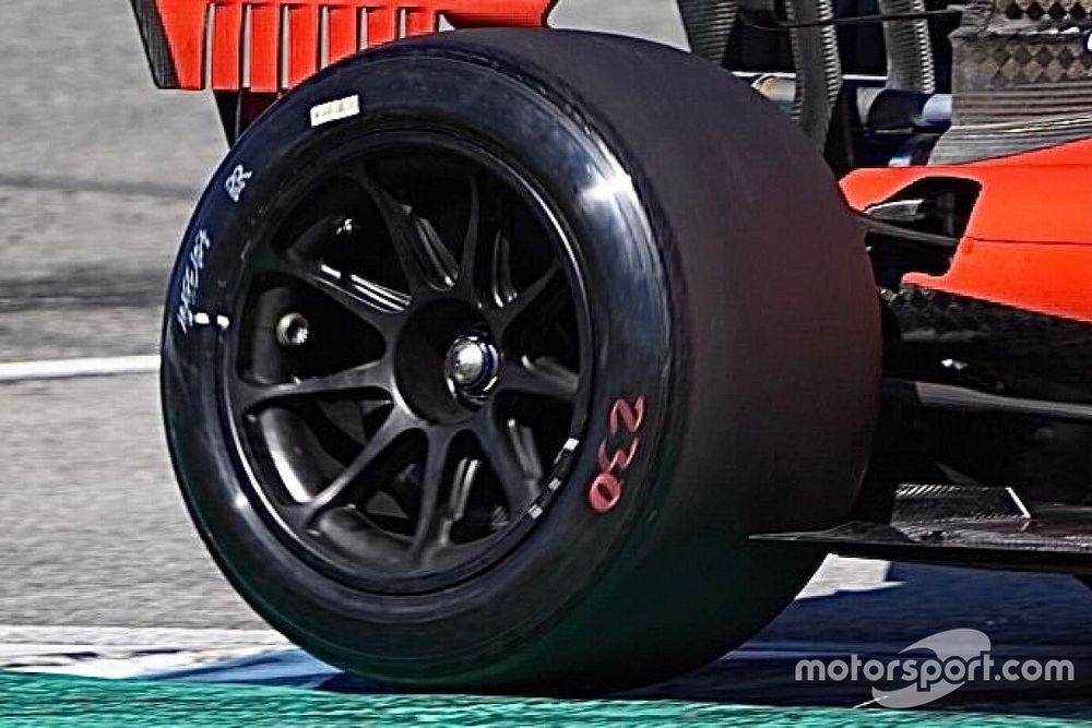 Kedden már a slickek is előkerültek a Ferrari 2022-es gumitesztjén