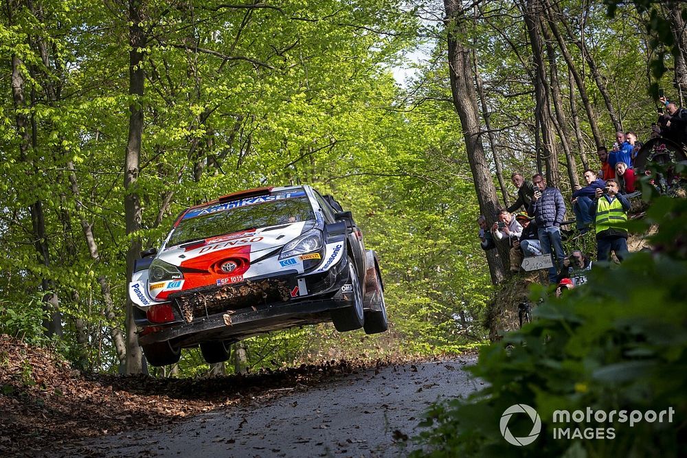 Ogier mindössze 0,6 másodperccel nyerte a Horvát Ralit csapattársa előtt