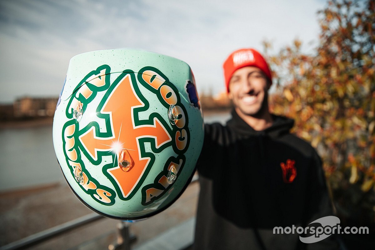 Makna di Balik Helm Baru Ricciardo